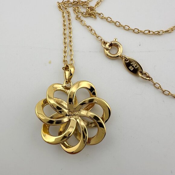 Pretty Two Tone Flower Pendant Necklace 22kt Gold Overlay - Picture 9 of 10
